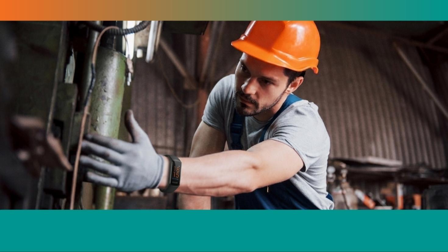 Industry professional at work wearing a Quatenus MyPulse wristband for workplace well-being monitoring